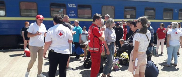 На Закарпаття евакуювали 30 підопічних психоневрологічного інтернату та геріатричного пансіонату з Куп’янського й Ізюмського районів