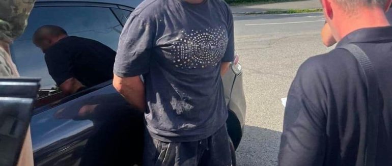 У Мукачеві затримали організатора підриву майна депутата Закарпатської обласної ради