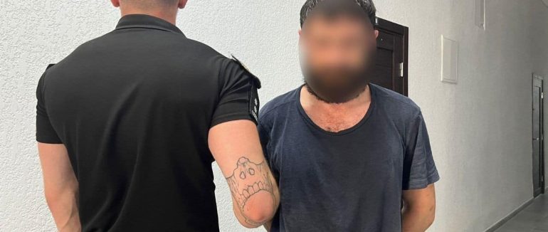 У Мукачеві чоловік вбив товариша та втік