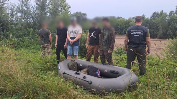 Група порушників разом з дітьми: на Закарпатті дві групи чоловіків планували подолати Тису (ФОТО)