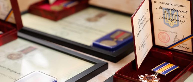 В Ужгороді вручили державні нагороди родинам полеглих поліцейських
