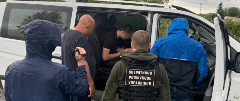 У горах Закарпаття затримали переправника разом із «клієнтами»