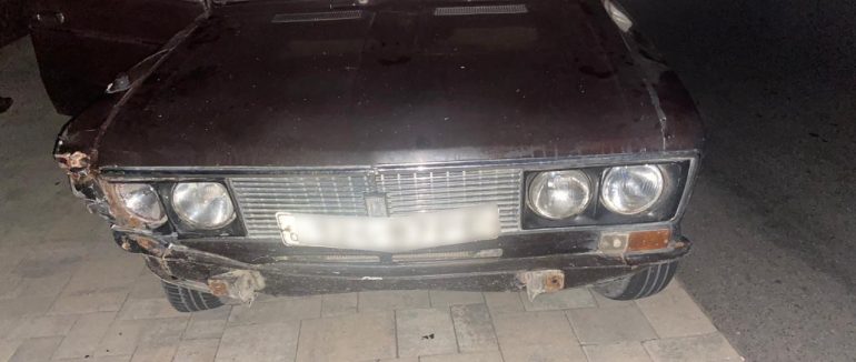 На Мукачівщині зіштовхнулися автівка та мотоцикліст: одна людина травмована