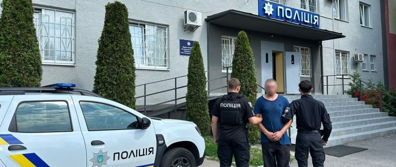 Серед ночі увірвався в будинок: у Чопі чоловік пограбував пенсіонерів