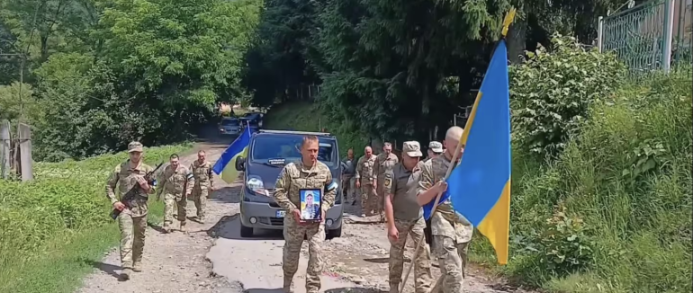 Закарпаття провело в останню дорогу полеглого Героя Олександра Кострицю