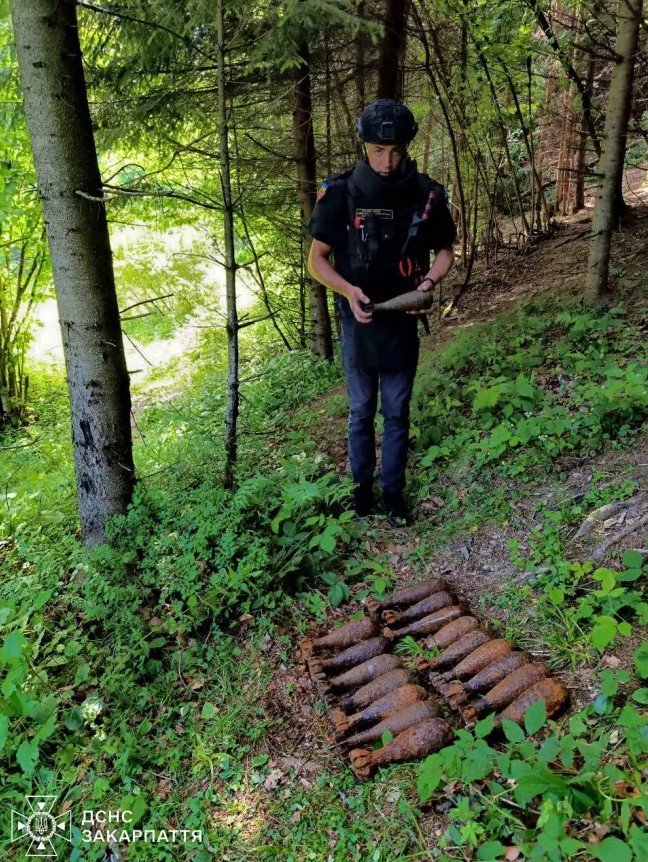 Піротехніки знищили 26 ВНП, знайдених на Драгобраті