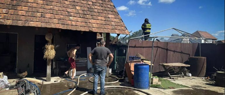 На Берегівщині рятувальники під час пожежі врятували 30 курей, літню кухню та оселю господаря
