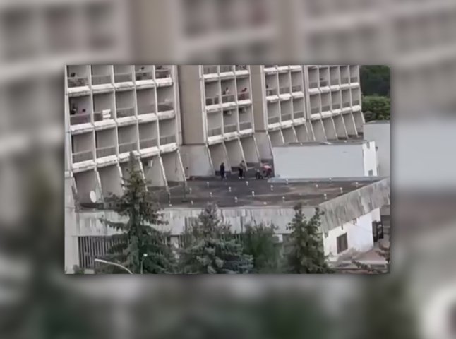 В Ужгороді 17-річний хлопець вчинив спробу самогубства (ВІДЕО)