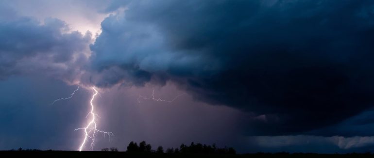 На Закарпаття сунеться негода: оголошено штормове попередження
