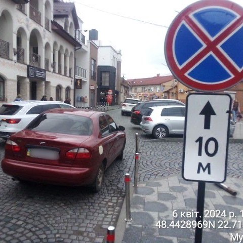 За тиждень у Мукачеві отримали штрафи за паркування у заборонених місцях понад 250 водії