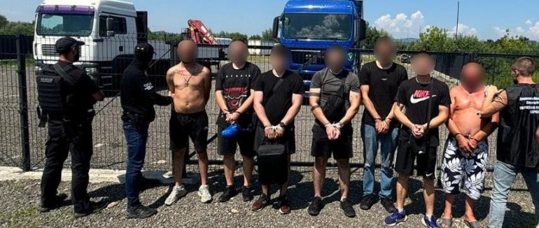 На Закарпатті затримали групу ухилянтів та їхнього переправника