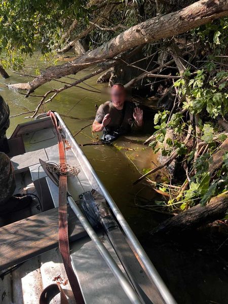 На Закарпатті у Тисі виявили двох чоловіків, які пливли до Угорщини