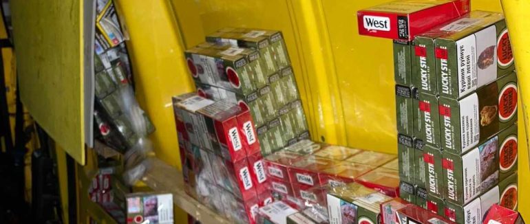 Майже 4 тисячі пачок сигарет намагався вивезти іноземець через закарпатський кордон