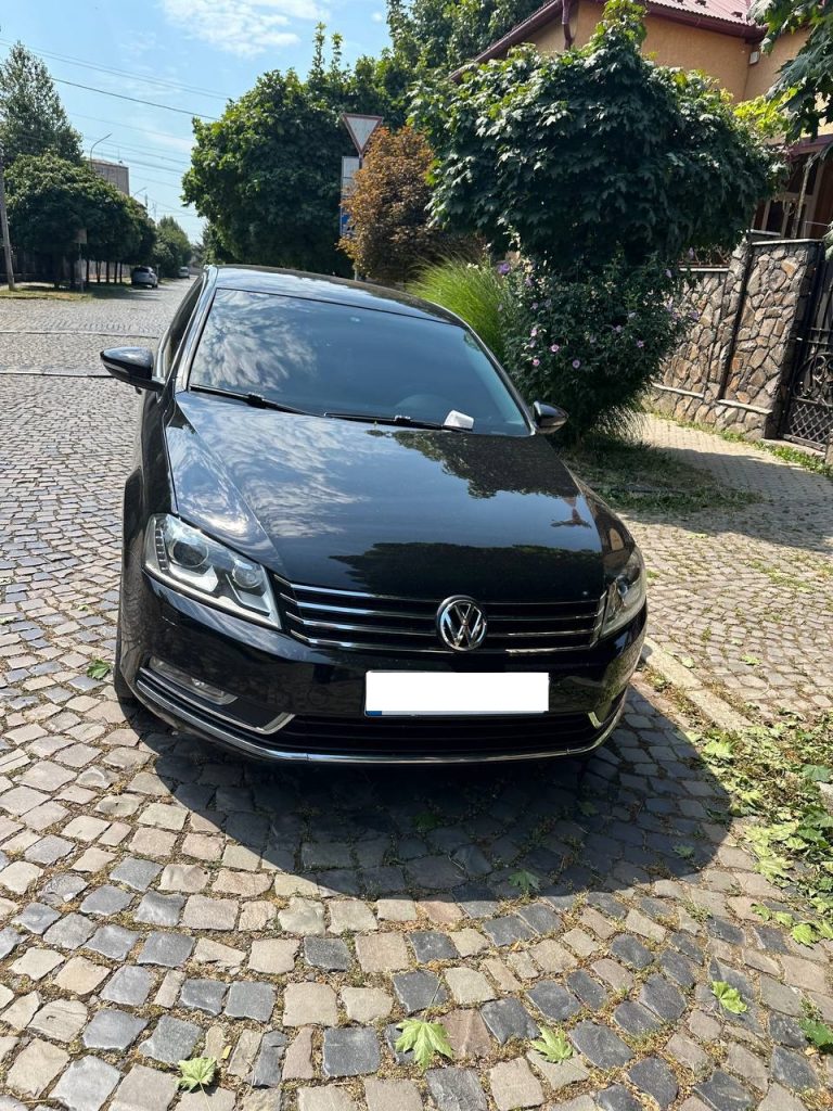 У Мукачеві притягнули до відповідальності водія, який заблокував двір