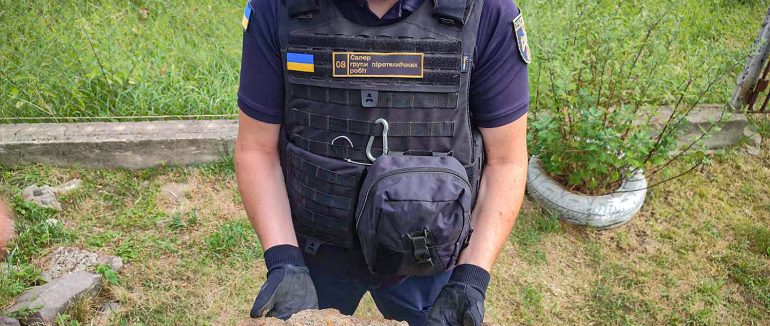 На Мукачівщині на приватному подвір’ї виявили міну
