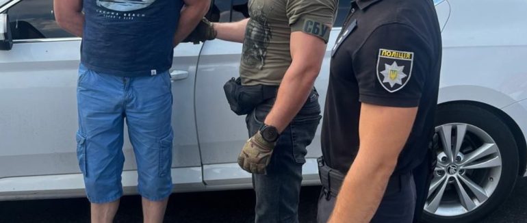 Займалися рекетом під час війни та погрожували закарпатцеві: на Мукачівщині затримали двох місцевих жителів