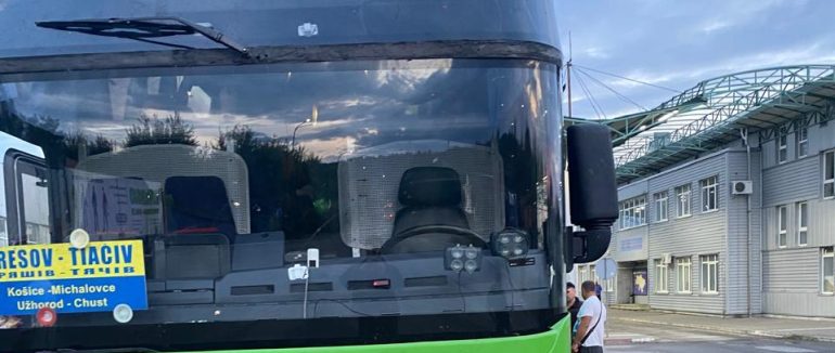 45-річний закарпатський перевізник намагався непомітно провезти 167 чохлів для iPhone через КПП