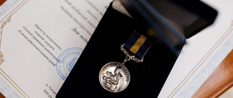 Закарпатських медиків нагородили з нагоди прийдешнього професійного свята