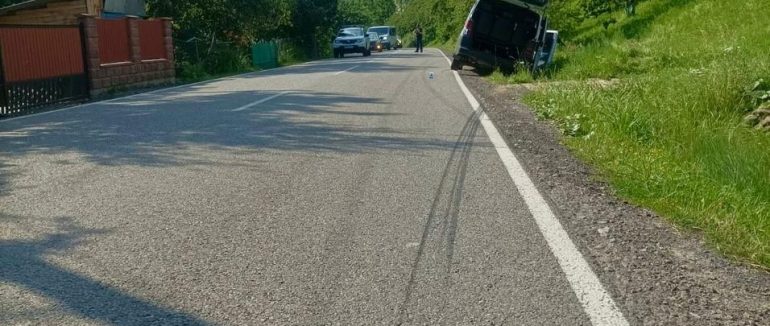 Поліцейські Воловця встановлюють обставини автопригоди, у якій травмовано 10-річну дівчинку