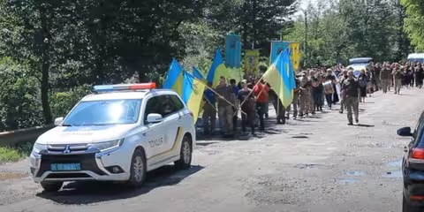 На Закарпатті попрощались з загиблим Героєм Миколою Ватаманом