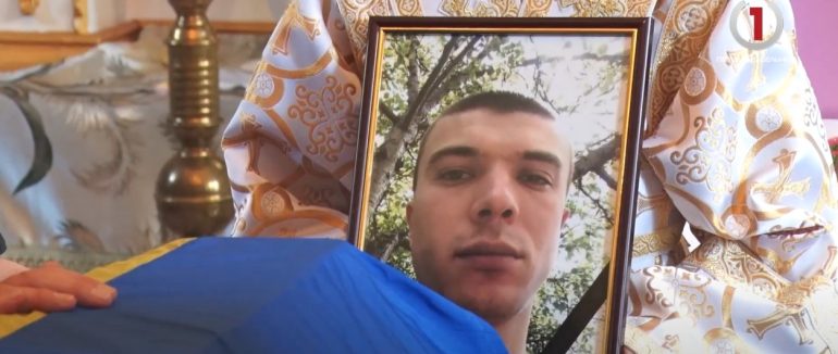 Чинадіївська громада провела в останню путь 26-річного Героя Олександра Поповича (ВІДЕО)