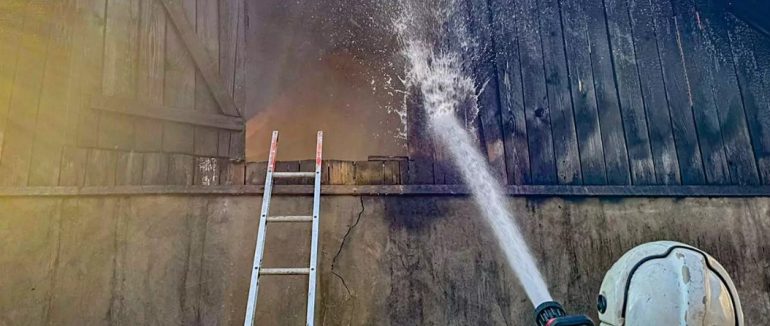 У Колочаві рятувальники ліквідували пожежу, що виникла в гаражі