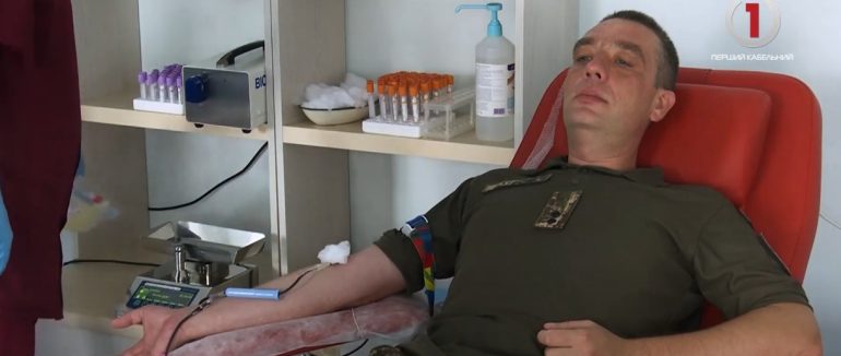 В Ужгороді Нацгвардійці доєднались до здачі крові для поранених бійців (ВІДЕО)