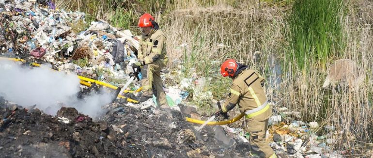 На Ужгородщині рятувальники двічі гасили пожежі на сміттєзвалищах