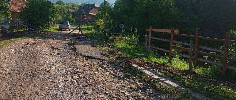 Аварійний міст на дорозі «Ужок – Нижні Ворота» закрили