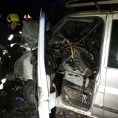 Мікроавтобус у вогні: на Ужгородщині вогнеборці рятували Ford Transit (ФОТО)