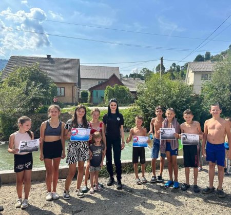 Поліцейські Рахівщини дбають про те, щоб діти влітку відпочивали безпечно