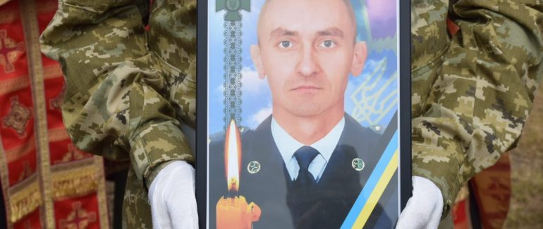 Військовослужбовці Чопського прикордонного загону провели в останню путь свого побратима