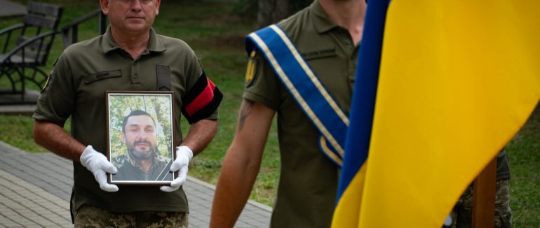 В Ужгороді провели в останню земну дорогу 47-річного захисника Івана Дору