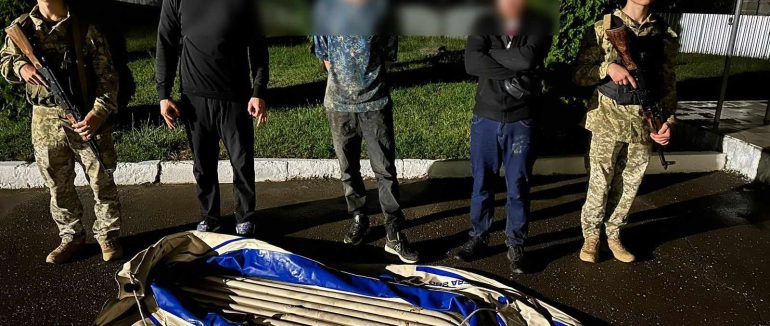 Веслували до Угорщини: три «човнярі» намагалися здолати Тису