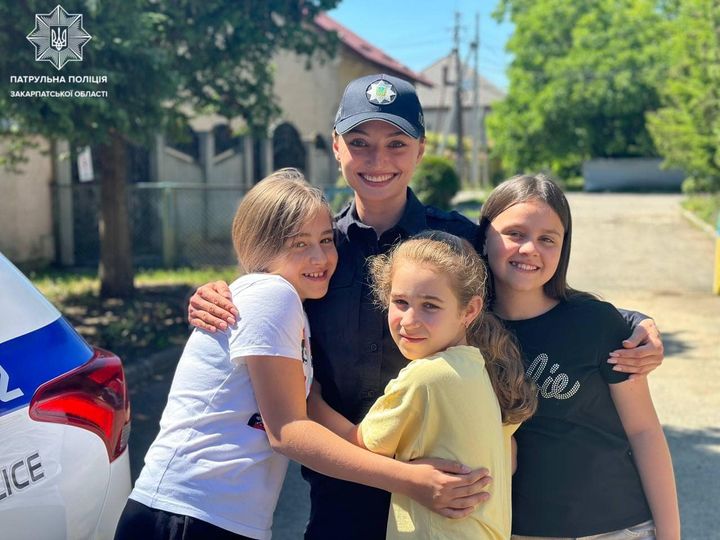 Дітям – про безпеку: патрульні Закарпаття продовжують важливу акцію