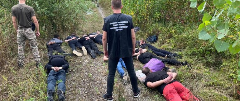 На Закарпатті поблизу кордону затримали військовозобов’язаних разом із провідником