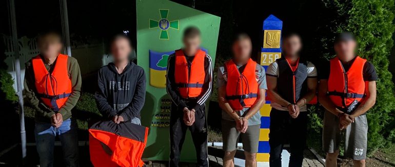 На Закарпатті затримали шістьох “водолазів” охочих потрапити за кордон (ВІДЕО)