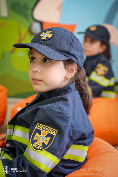 В гостях у класі безпеки: в Ужгород завітали діти з Угорщини (ФОТО)