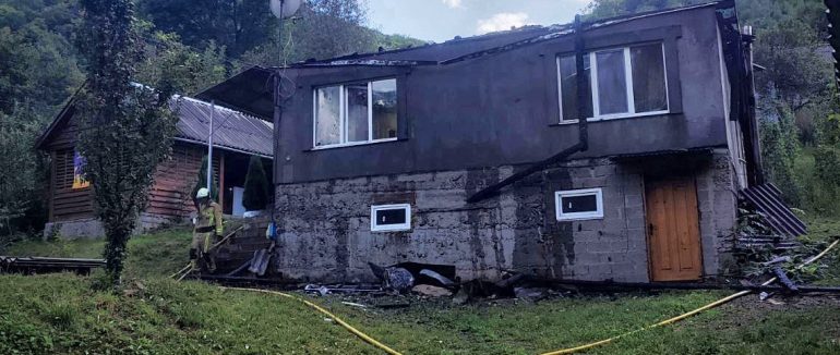 На Мукачівщині пожежа знищила будинок