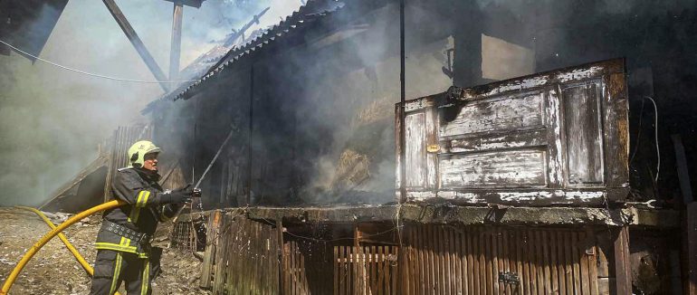 На Хустщині сталась пожежа на приватному обійсті