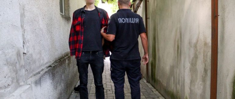 Міжрегіональний канал збуту: на Закарпатті затримали юних наркозбувачів (ФОТО)