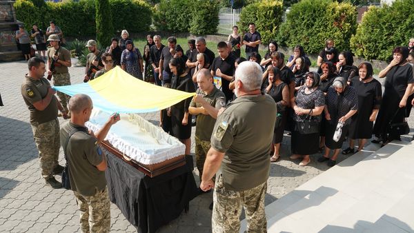 У Мукачеві попрощалися із 40-річним захисником України Павлом Подолеєм (ФОТО)