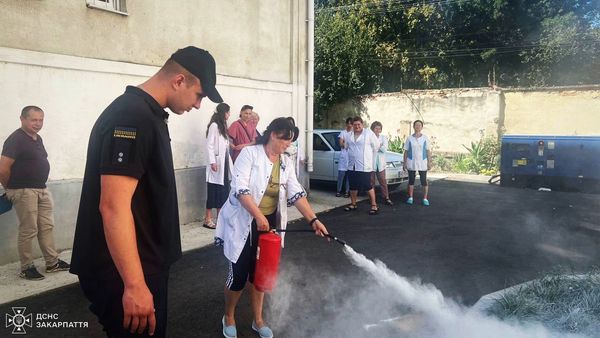Рятувальники в гостях у медиків: на Берегівщину завітали фахівці ДСНС (ФОТО)
