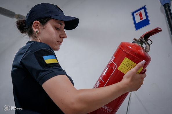 Безпека школярів: комісійні обстеження закладів освіти на Закарпатті тривають (ФОТО)