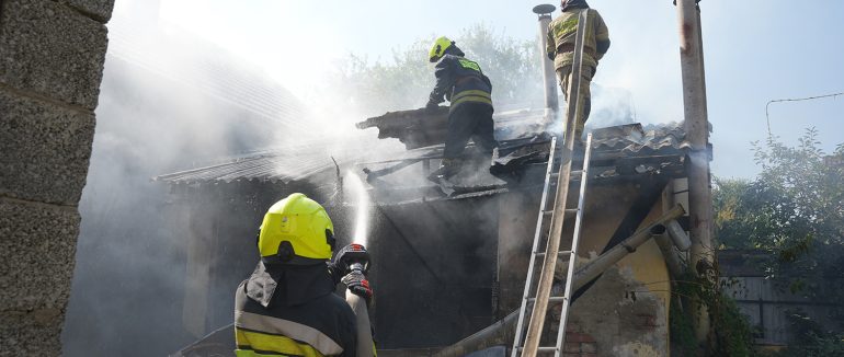 В Ужгороді надзвичайники гасили пожежу у житловому будинку