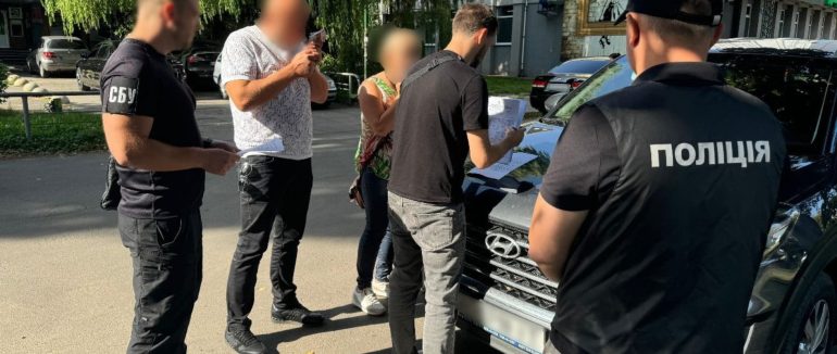 Заволодіння понад 5 млн грн на ремонті доріг у Закарпатті: про підозру повідомили двом керівникам товариств