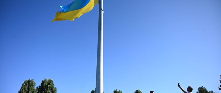 На Закарпатті підняли Державний Прапор