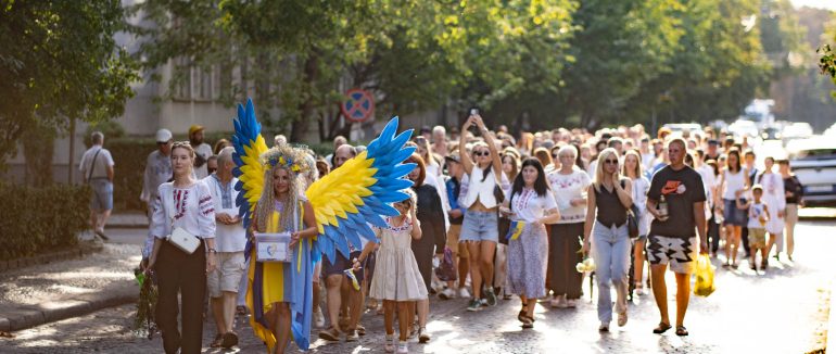 В Ужгороді провели марш вишиванок
