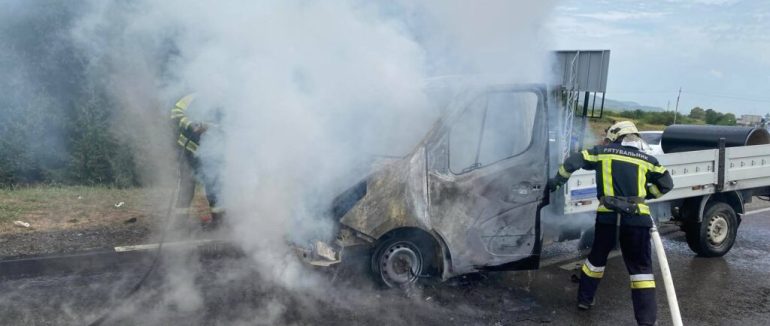 На Берегівщині під час руху загорілася вантажівка
