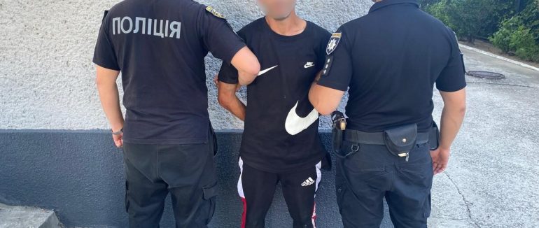В Ужгороді поліція затримала зловмисника, який пограбував місцеву мешканку